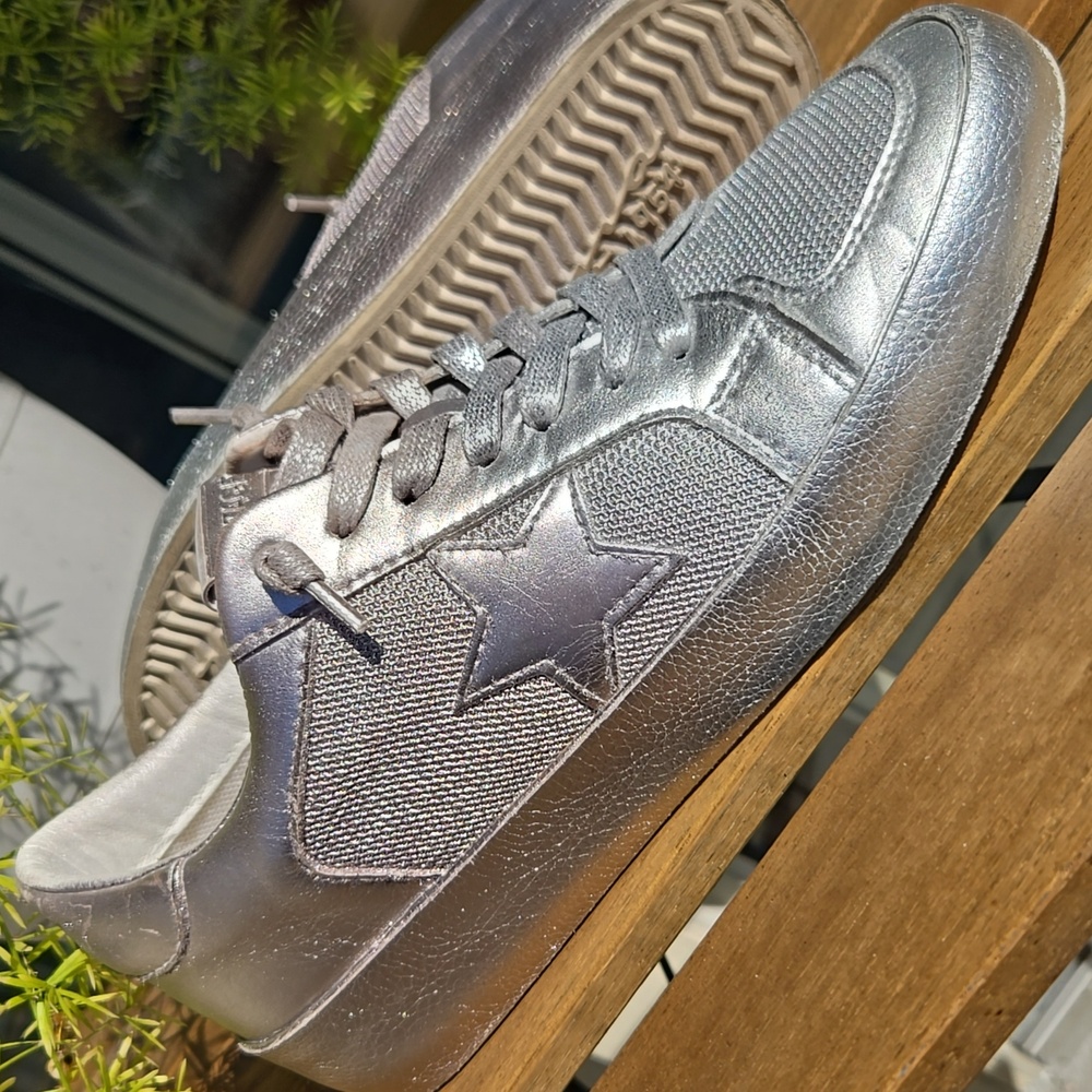 Vintage Havana Metallic Silver Star Low Top Sneakers Women’s Size 8